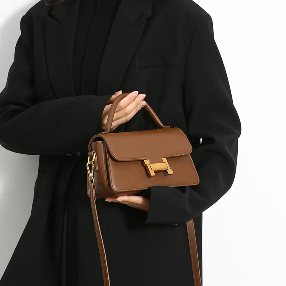 Klasyczna torebka na ramię z ekoskóry – styl vintage